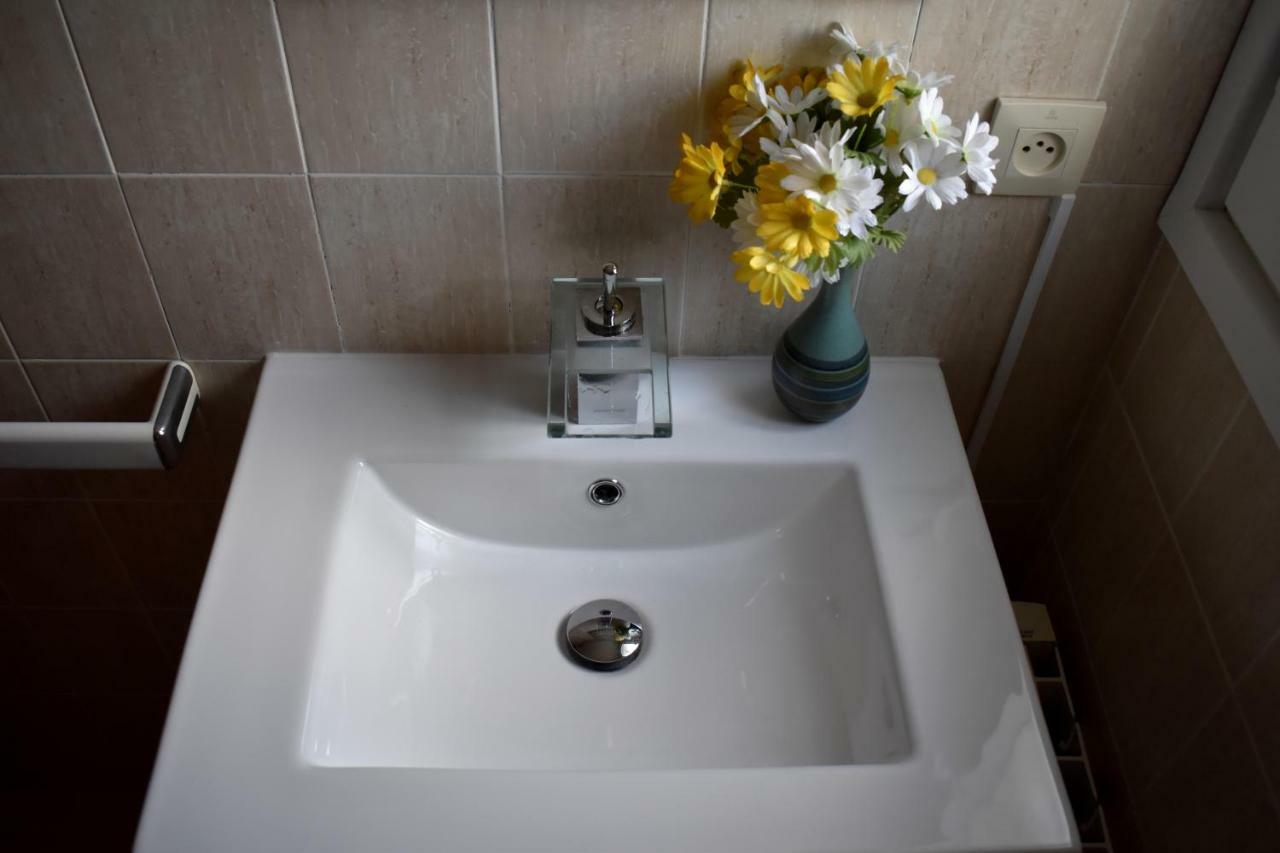 Magnolia, Habitacion Matrimonial Con Bano Uso Privado, En Casa Compartida Apartment Palafrugell Bagian luar foto