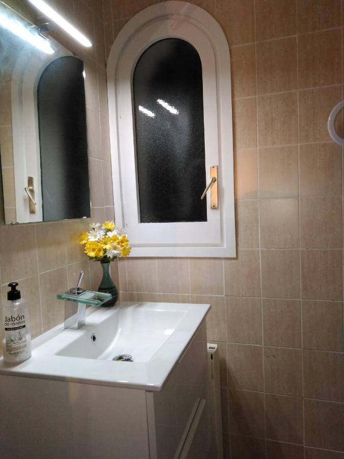 Magnolia, Habitacion Matrimonial Con Bano Uso Privado, En Casa Compartida Apartment Palafrugell Bagian luar foto