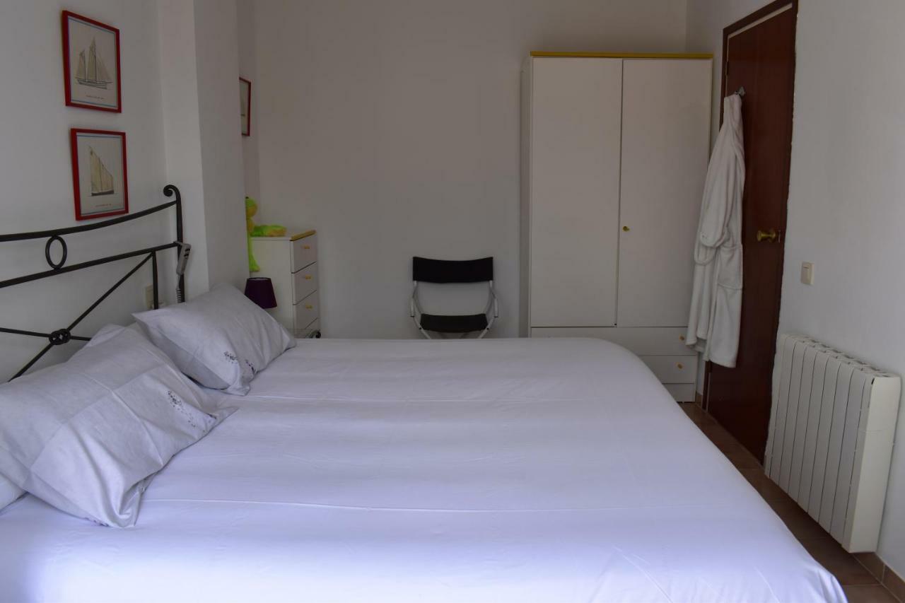 Magnolia, Habitacion Matrimonial Con Bano Uso Privado, En Casa Compartida Apartment Palafrugell Bagian luar foto
