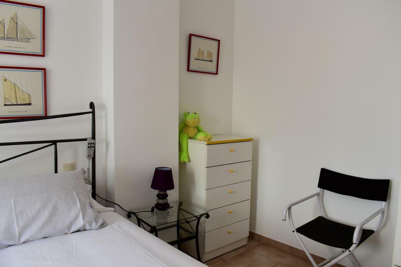 Magnolia, Habitacion Matrimonial Con Bano Uso Privado, En Casa Compartida Apartment Palafrugell Bagian luar foto
