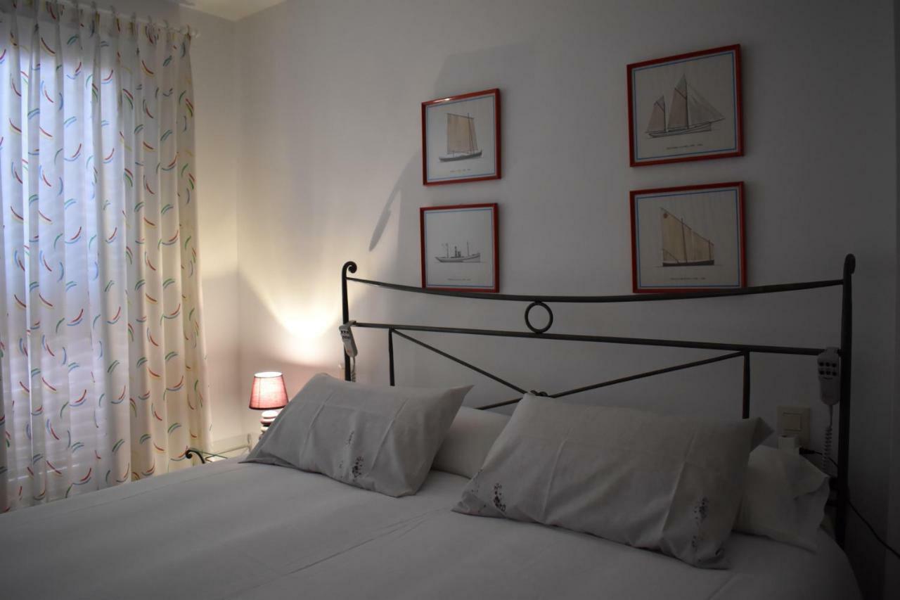Magnolia, Habitacion Matrimonial Con Bano Uso Privado, En Casa Compartida Apartment Palafrugell Bagian luar foto